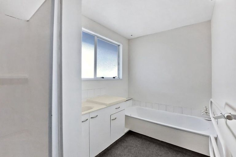 Photo of property in 2/104 Mandeville Street, Riccarton, Christchurch, 8011