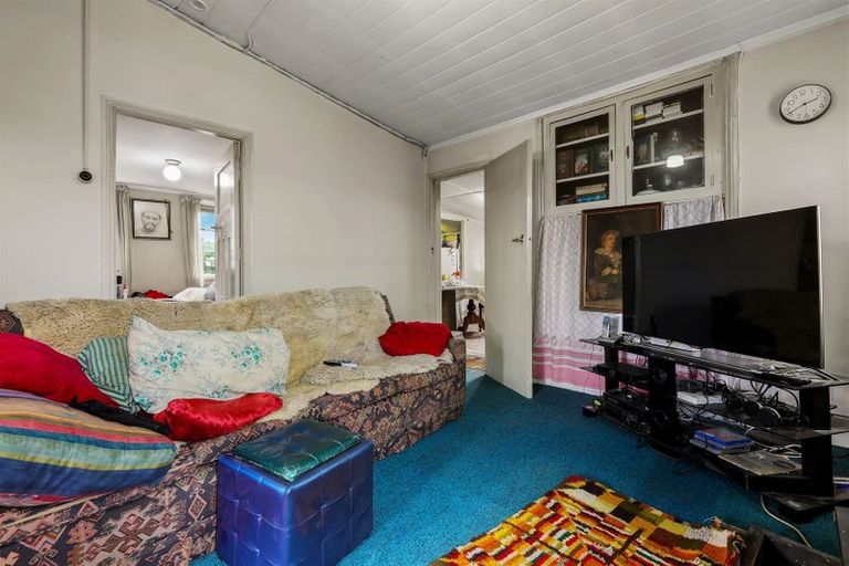 Photo of property in 79 Bowhill Road, New Brighton, Christchurch, 8083