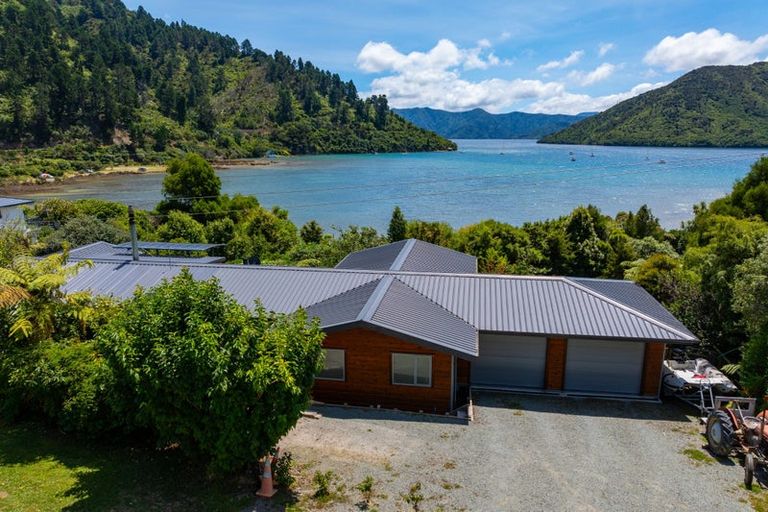 Photo of property in 19 Mccormicks Road, Whatamango Bay, Picton, 7281