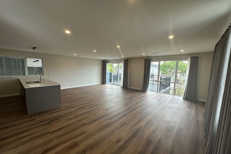 Photo of property in 5b Mander Place, Bucklands Beach, Auckland, 2012