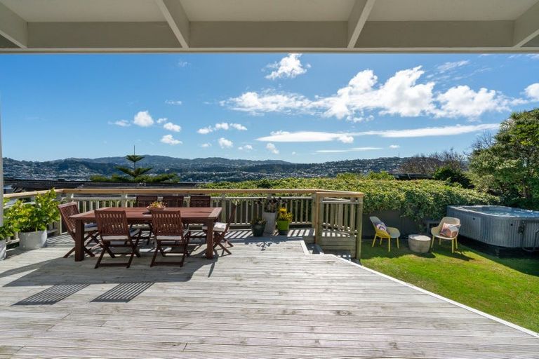 Photo of property in 15 Rangitane Street, Maupuia, Wellington, 6022