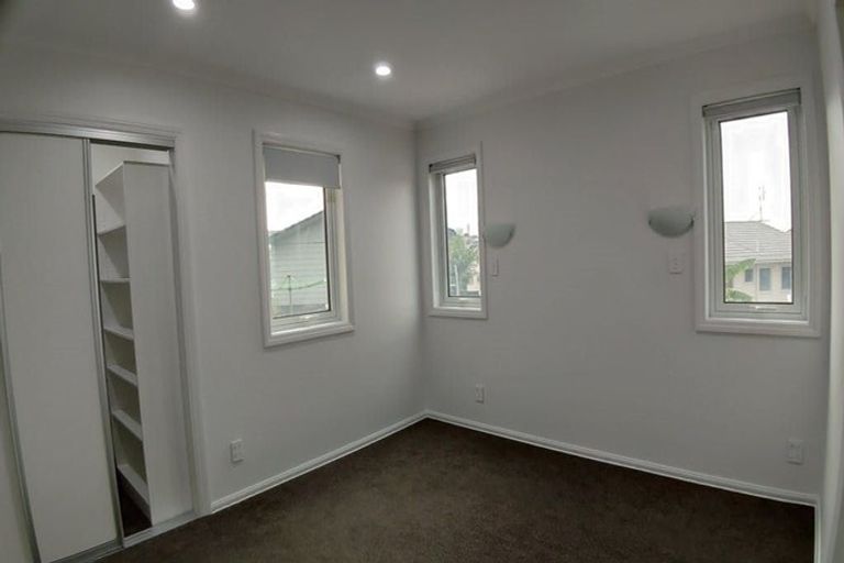 Photo of property in 36 Trias Road, Totara Vale, Auckland, 0629