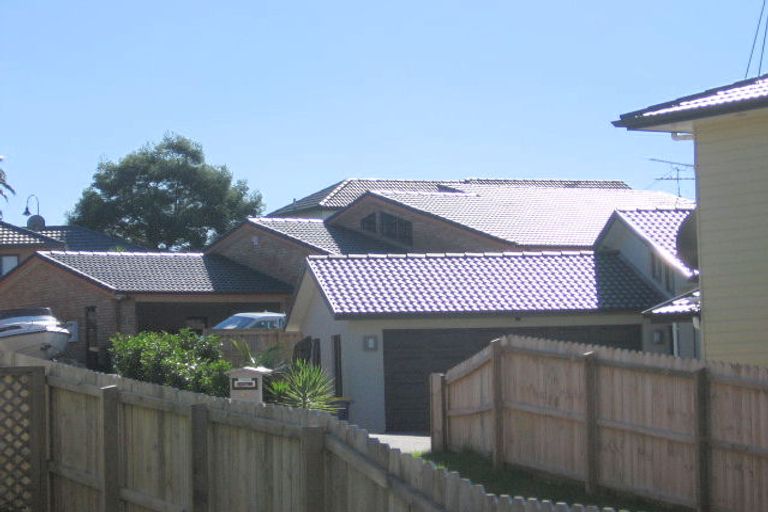 Photo of property in 65 San Valentino Drive, Henderson, Auckland, 0612