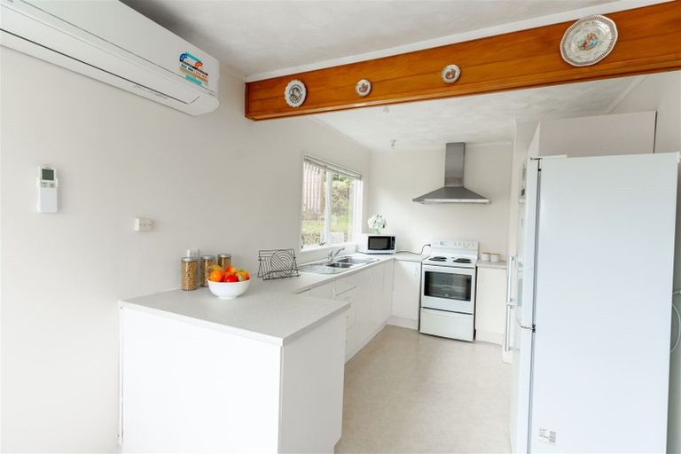 Photo of property in 2/61 Woodhouse Avenue, Karori, Wellington, 6012