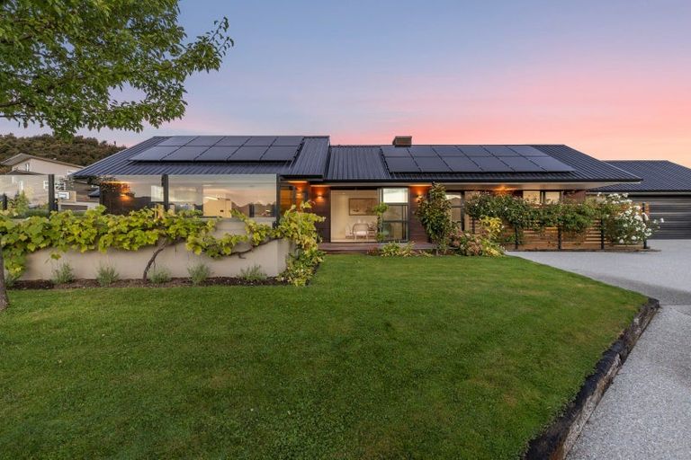 Photo of property in 14 Islington Place, Wanaka, 9305