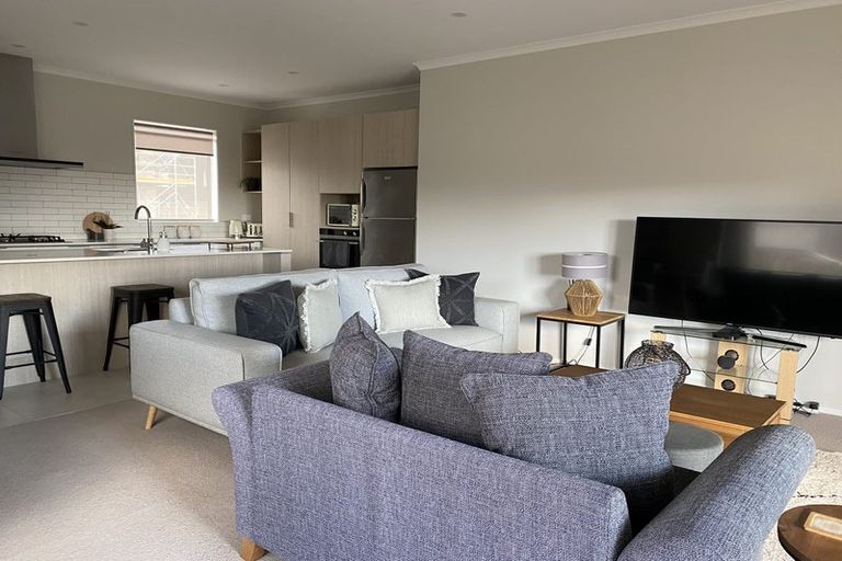 Photo of property in 2 Toka Lane, Red Beach, 0932