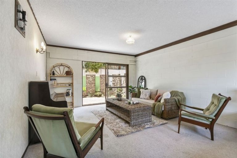 Photo of property in 2/23 Beach Road, Castor Bay, Auckland, 0620