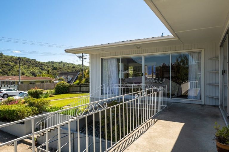Photo of property in 128 Waikawa Road, Picton, 7220