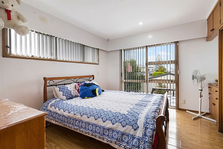 Photo of property in 4184 Great North Road, Glendene, Auckland, 0602