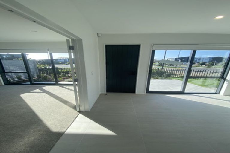 Photo of property in 2 Port Way, Rosehill, Papakura, 2113