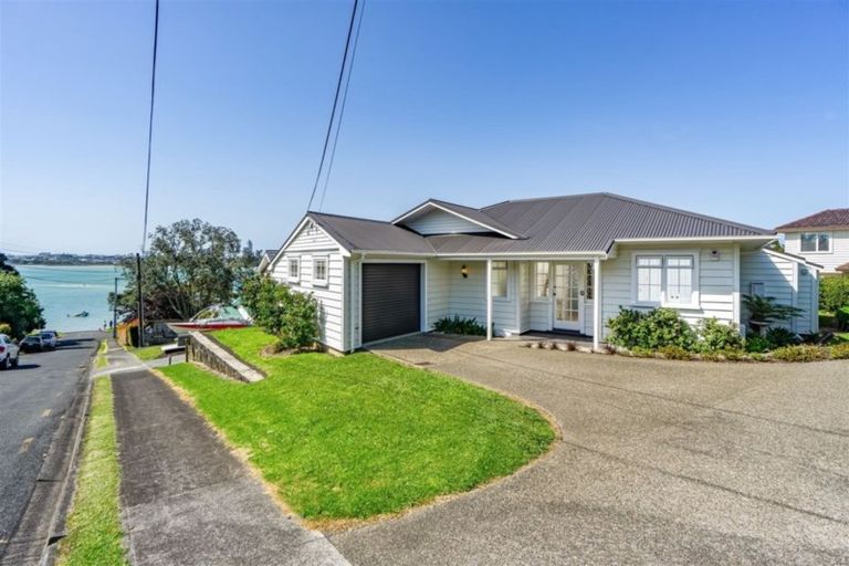 Photo of property in 1/8 Lansdowne Street, Bayswater, Auckland, 0622
