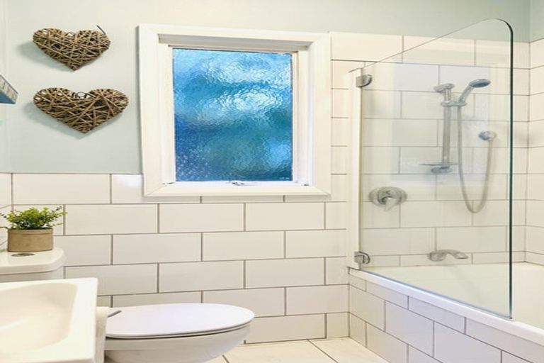 Photo of property in 1107 Caroline Road, Mayfair, Hastings, 4122