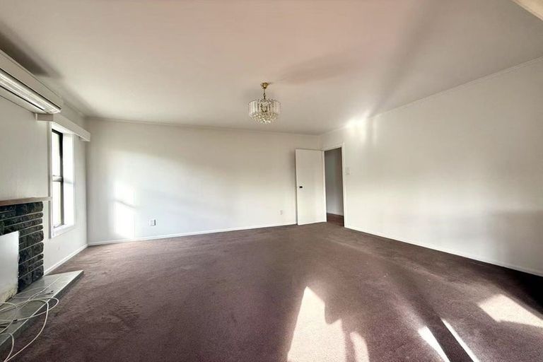 Photo of property in 6 Durham Street, Te Atatu Peninsula, Auckland, 0610