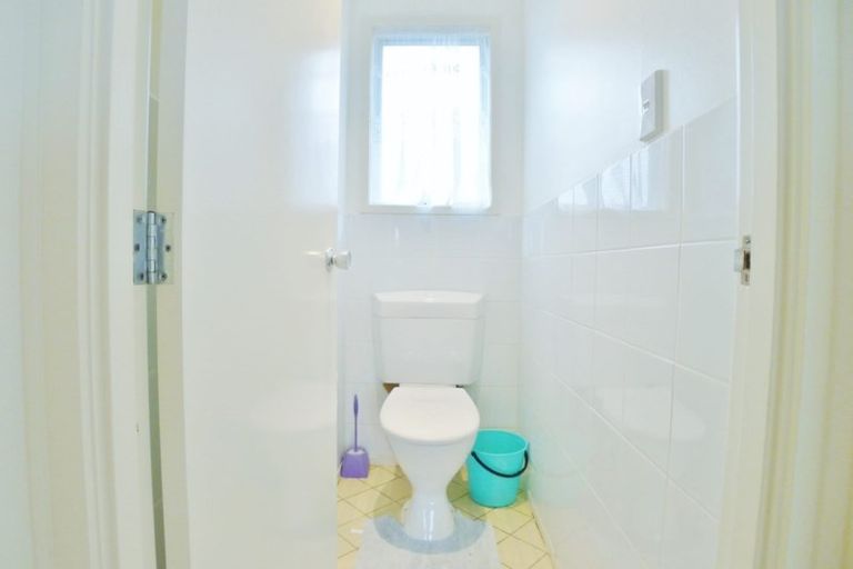 Photo of property in 12 Claverdon Drive, Massey, Auckland, 0614