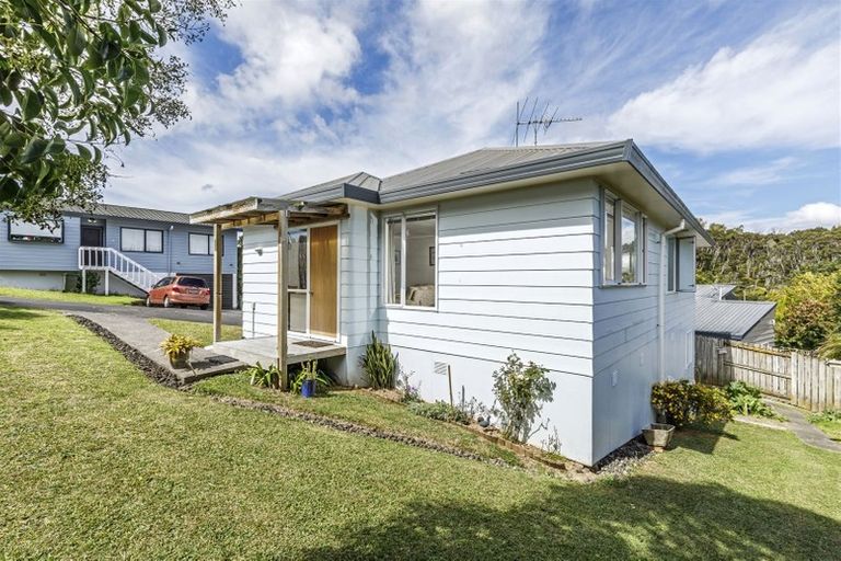 Photo of property in 1/8 Fernlea Rise, Bayview, Auckland, 0629