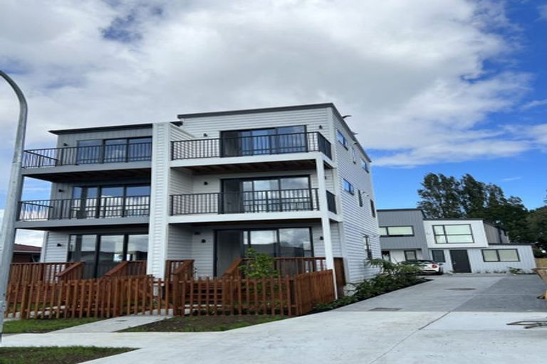 Photo of property in 11e Mandarin Place, Half Moon Bay, Auckland, 2012