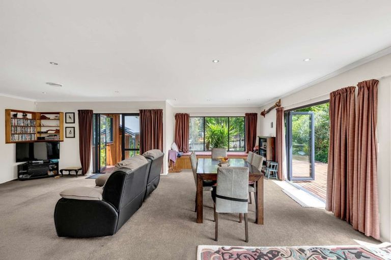 Photo of property in 104a Awaroa Road, Helensville, 0800