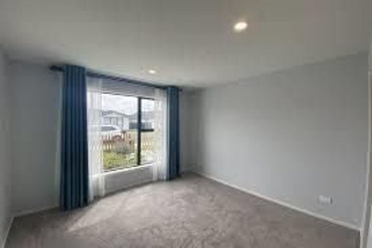 Photo of property in 35 Johns Creek Crescent, Silverdale, 0932