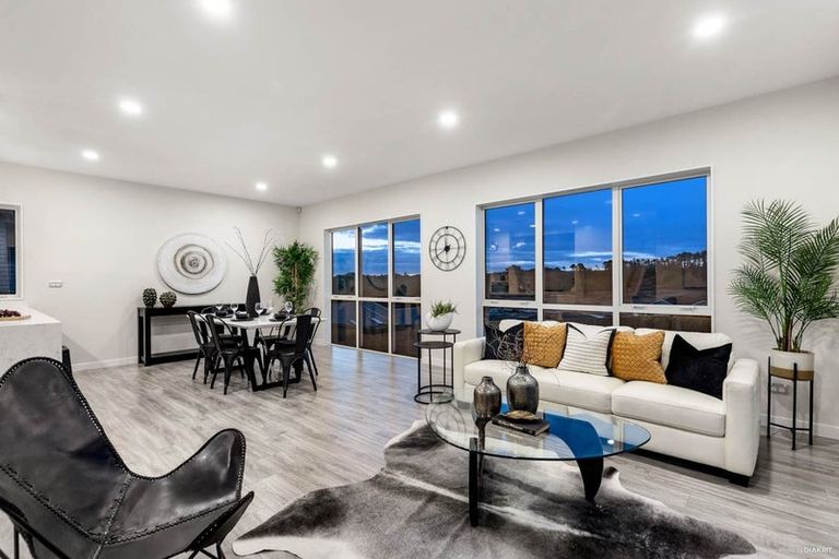 Photo of property in 8 Takurua Terrace, Orewa, 0931