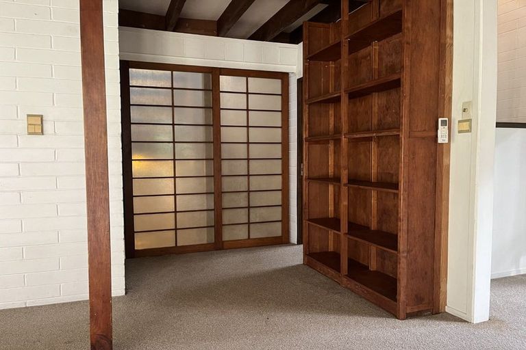 Photo of property in 24 Valley Road, Northcote, Auckland, 0626