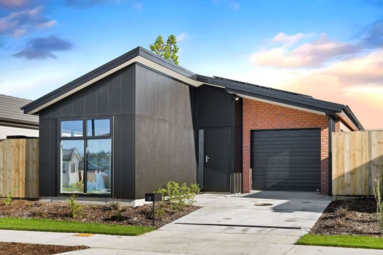 Photo of property in 15 Waruhia Crescent, Rototuna North, 3281