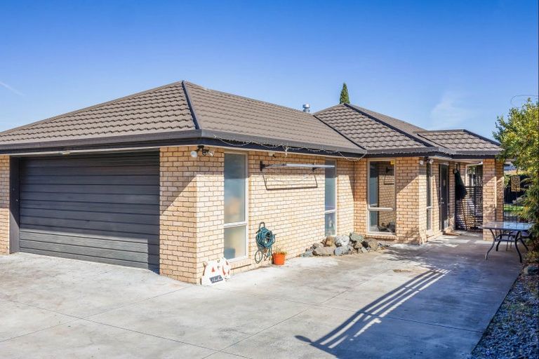 Photo of property in 10 Netley Place, Aranui, Christchurch, 8061