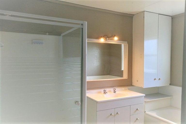 Photo of property in 2/3 Bruce Road, Glenfield, Auckland, 0629