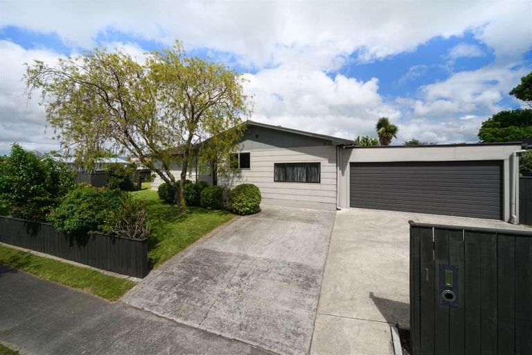 Photo of property in 1 Kimberley Grove, Westbrook, Palmerston North, 4412