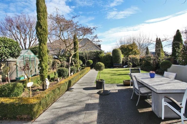 Photo of property in 35 Witbrock Crescent, Burnside, Christchurch, 8053