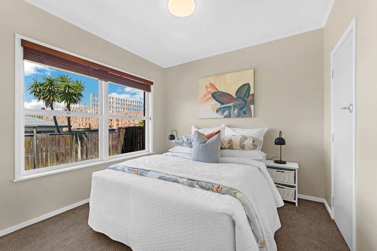 Photo of property in 1/22 Evelyn Place, Hillcrest, Auckland, 0627