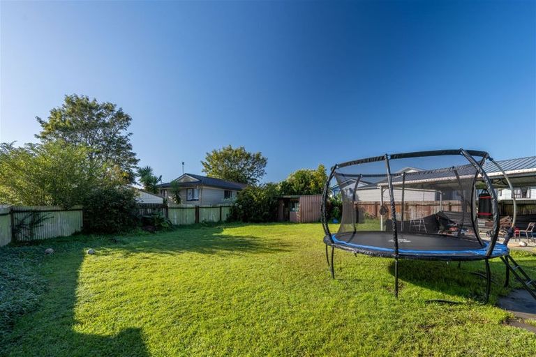 Photo of property in 16 Armada Drive, Ranui, Auckland, 0612