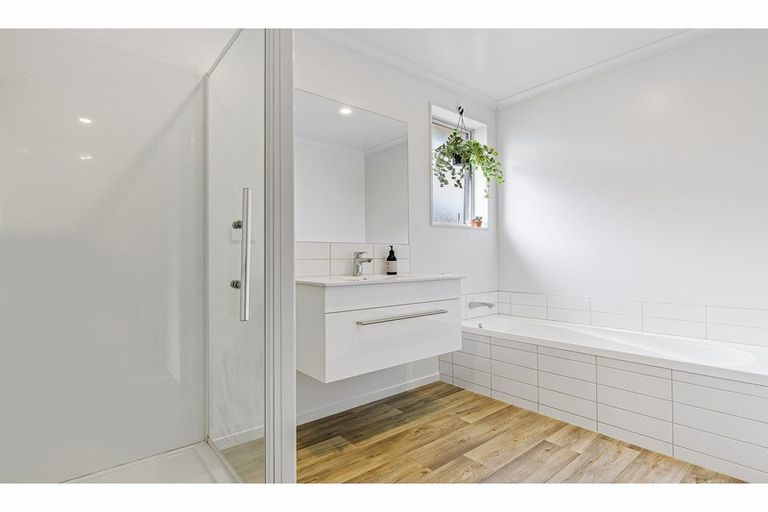 Photo of property in 5 George West Square West, Wigram, Christchurch, 8025