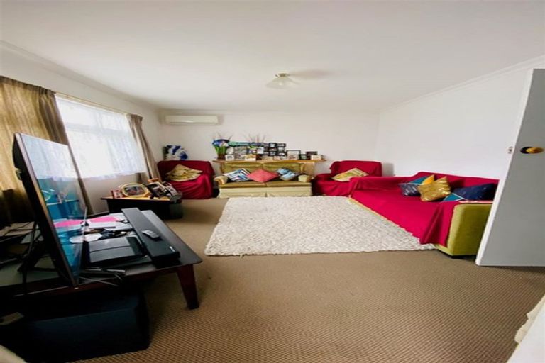Photo of property in 85 Bartholomew Road, Levin, 5510