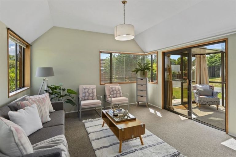 Photo of property in 2/3 Karitane Drive, Cashmere, Christchurch, 8022