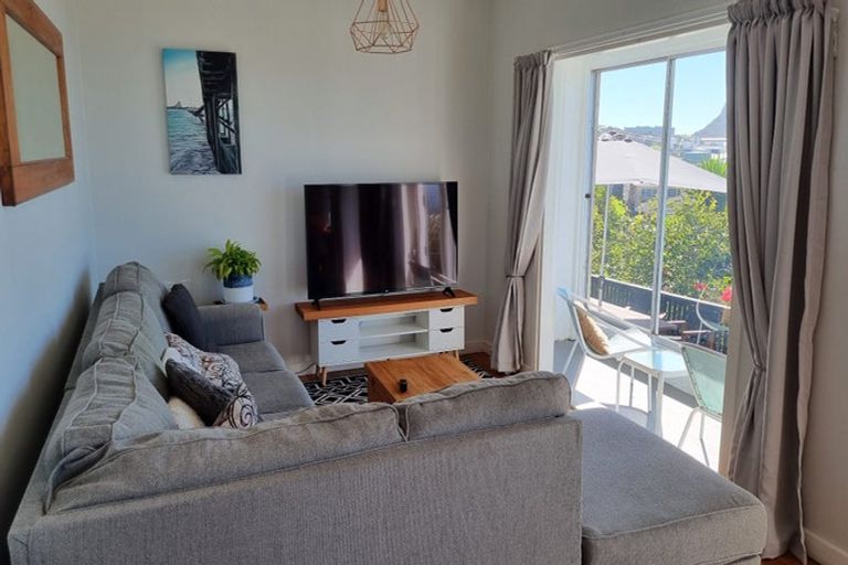 Photo of property in 9 South Road, Moturoa, New Plymouth, 4310