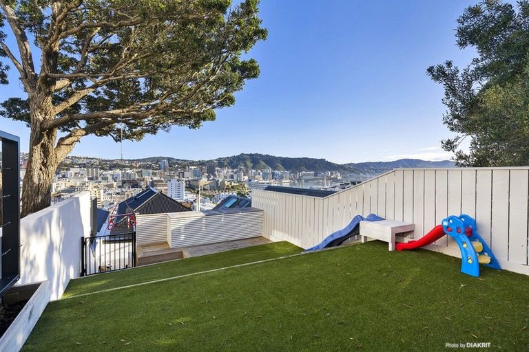 Photo of property in 12 Earls Terrace, Mount Victoria, Wellington, 6011