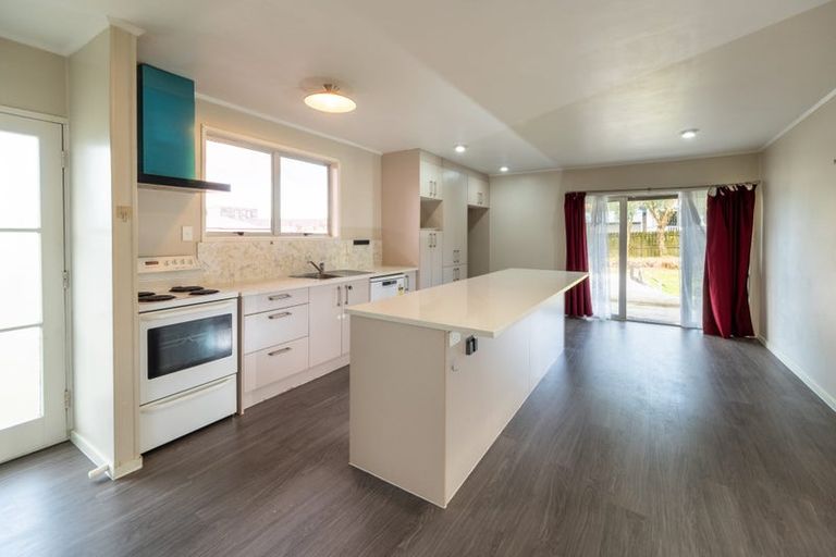 Photo of property in 17 Bodi Place, Te Atatu South, Auckland, 0610