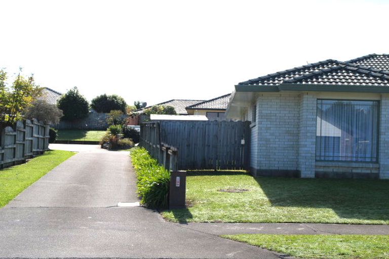Photo of property in 53 Matterhorn Crescent, Northpark, Auckland, 2013