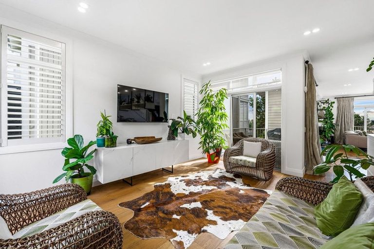 Photo of property in 15 Landmark Terrace, Orewa, 0931