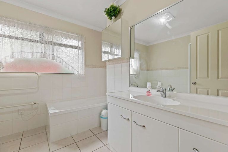 Photo of property in 3 Tiel Lane, Papakura, 2110
