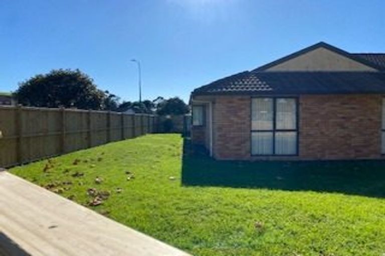 Photo of property in 37 Belcoo Crescent, East Tamaki, Auckland, 2013