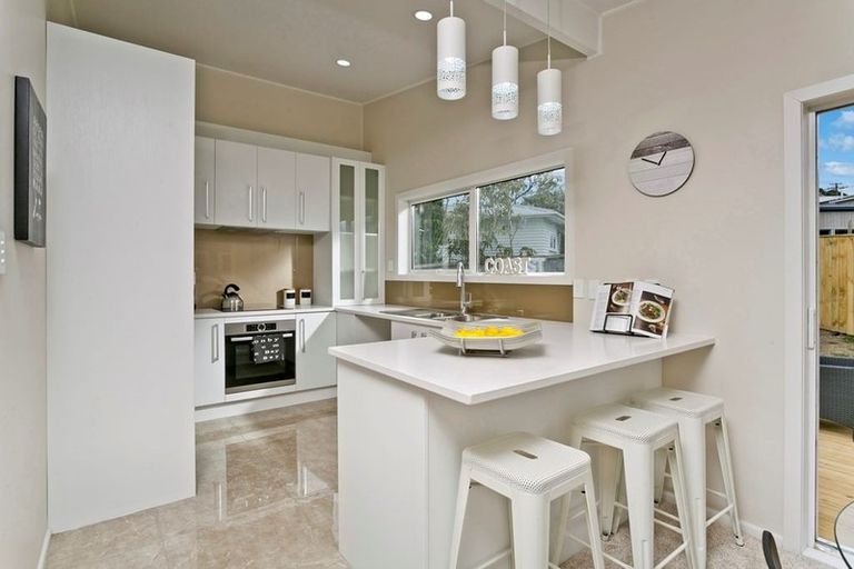 Photo of property in 21 Cassino Street, Bayswater, Auckland, 0622