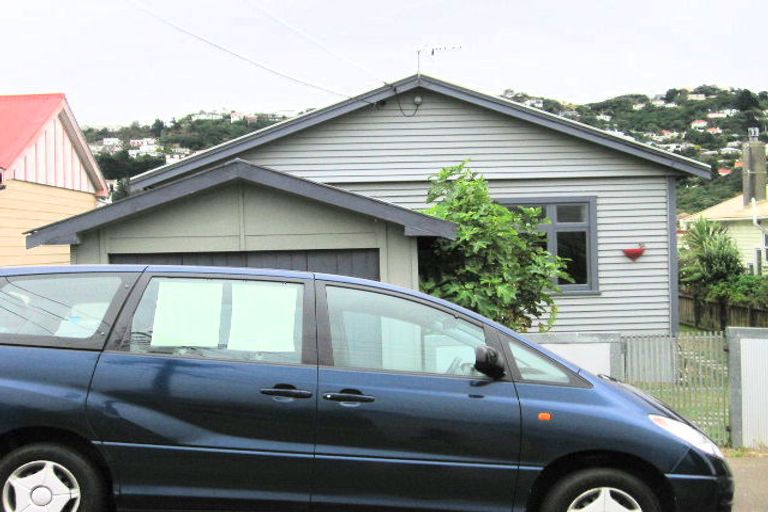 Photo of property in 18 Chatham Street, Berhampore, Wellington, 6023