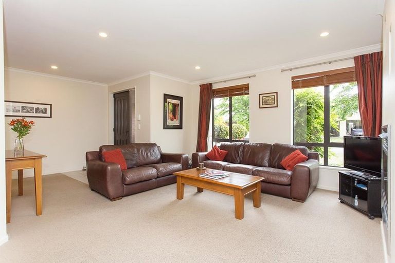 Photo of property in 11 Parkside Crescent, Northwood, Christchurch, 8051