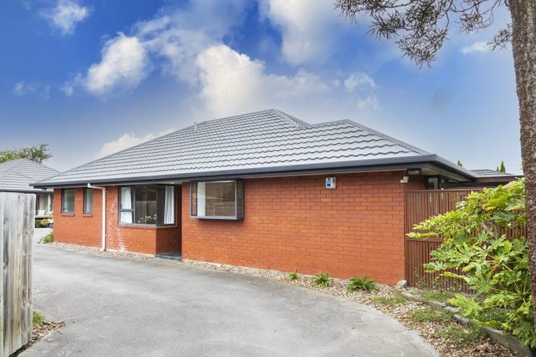 Photo of property in 1/129 Avonhead Road, Avonhead, Christchurch, 8042