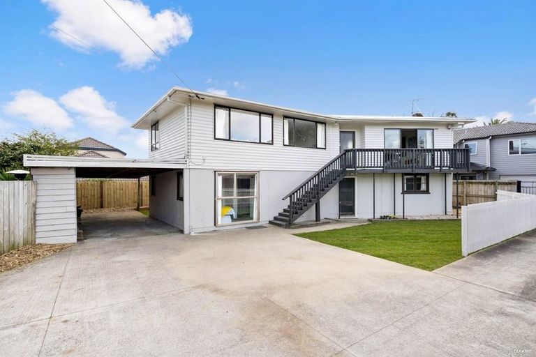 Photo of property in 125a Vodanovich Road, Te Atatu South, Auckland, 0610