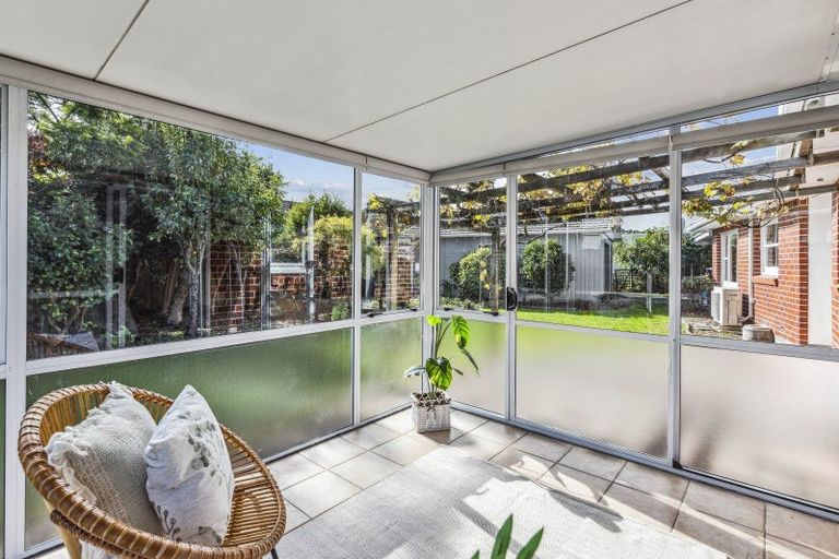 Photo of property in 6 Walton Avenue, Waikanae, 5036