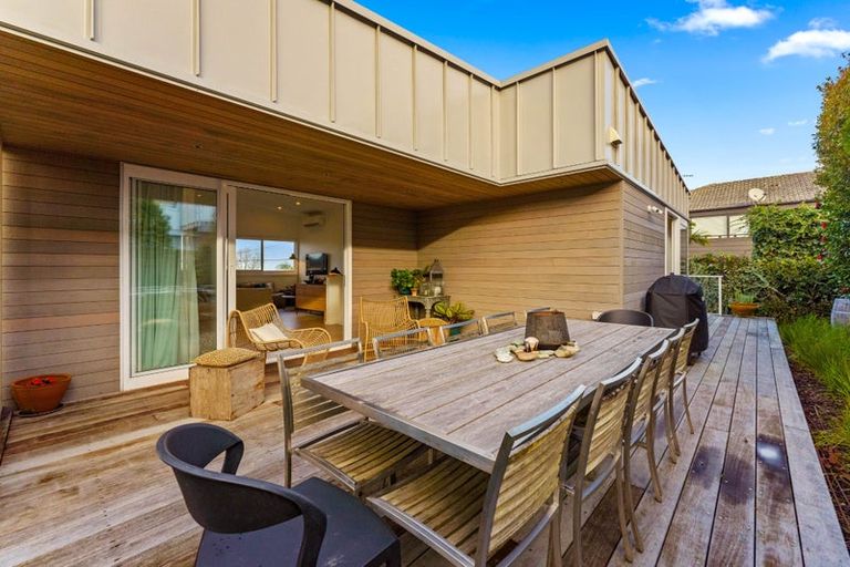 Photo of property in 37a Parr Terrace, Castor Bay, Auckland, 0620