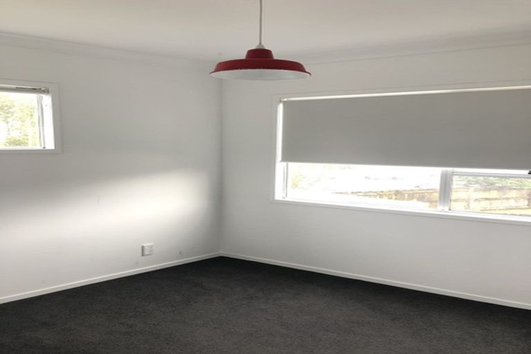 Photo of property in 3 West Harbour Drive, West Harbour, Auckland, 0618