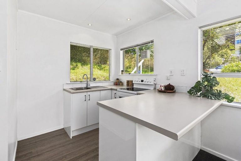 Photo of property in 1b Sandhurst Way, Crofton Downs, Wellington, 6035